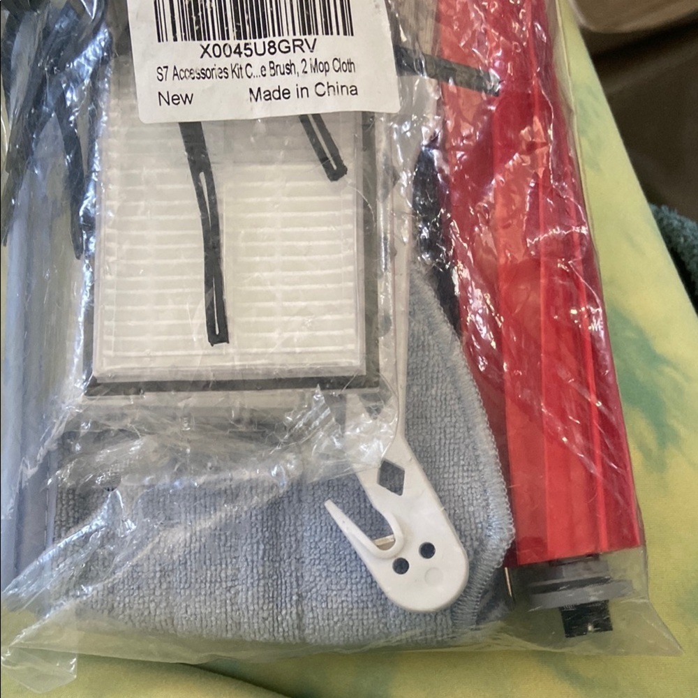 Accessory Kit with Red and Black Components - Picture 4 of 16